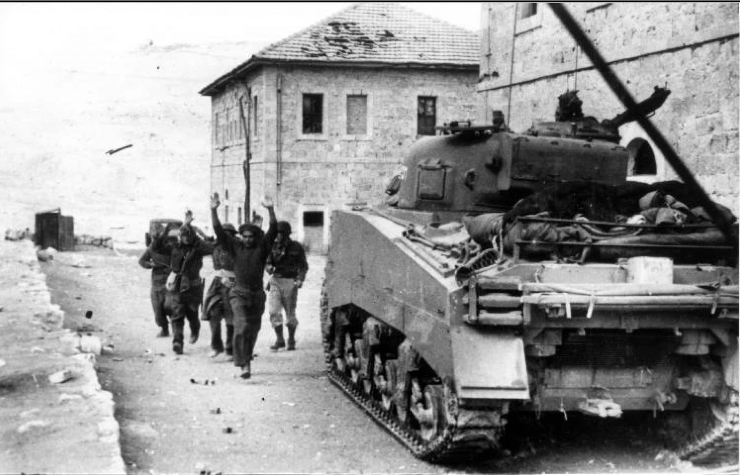 עוג'ה אל חפיר נכנעת בפני חטיבה 8. קרדיט תמונה: ארכיון צה"ל ומערכת הביטחון – ארכיון הפלמ"ח