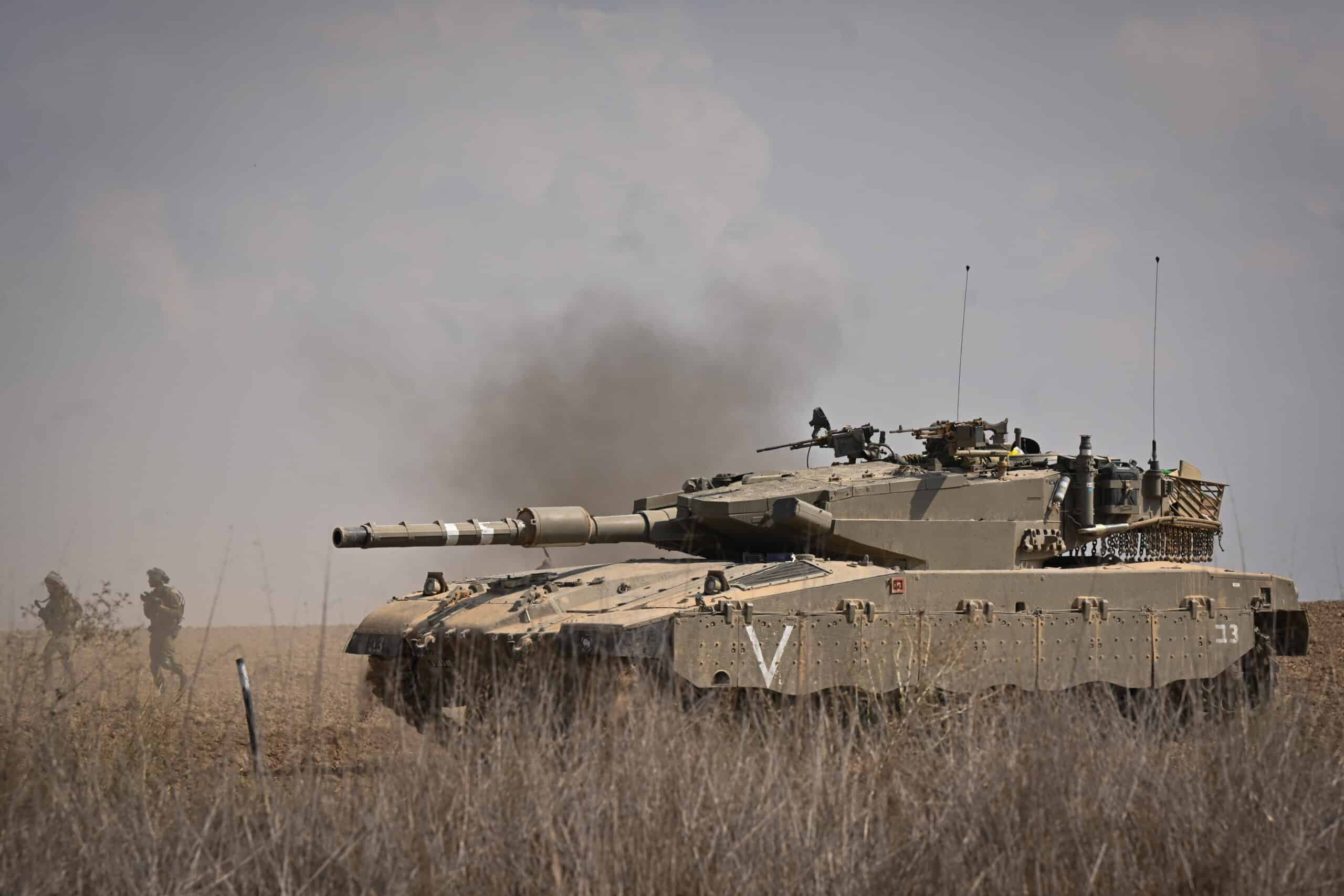 כוחות שריון סמוך לגבול עזה במלחמת חרבות ברזל. טנקי המרכבה מובילים בעולם עד היום. צילום: קובי גדעון, לע"מ 